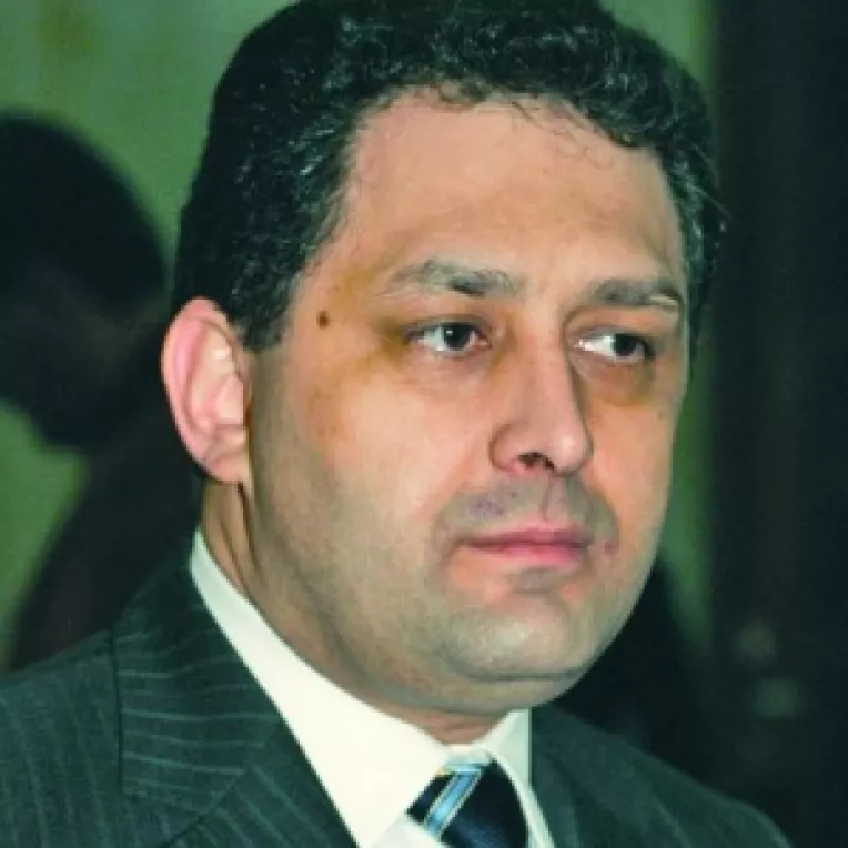 1 Mai cu mici si fotomodele, oferta primarului Vanghelie