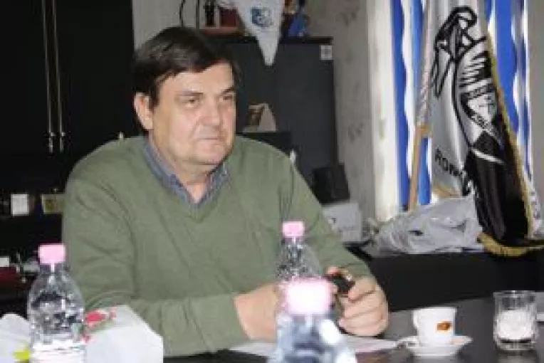 2011, agonie si extaz