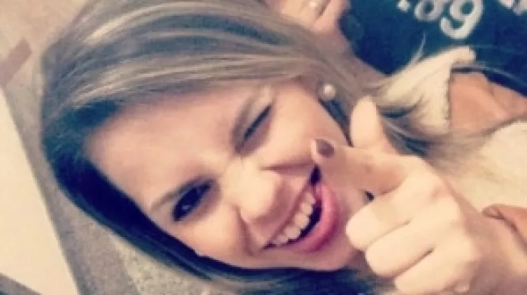 A murit la 19 ani postand fotografii pe internet in timp ce conducea masina cu 180 km pe ora