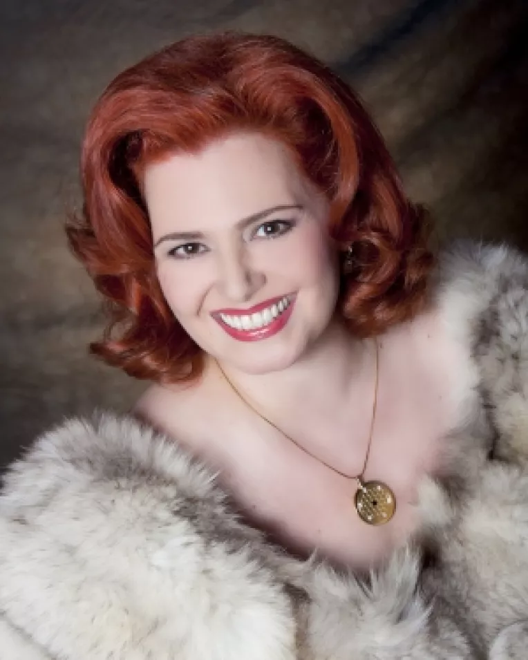 Actrita romano-americana Florina Kendrick Roberts, pe coperta revistei Succesful Women Magazine