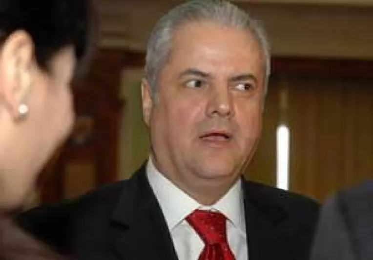 Adrian Nastase a trecut din nou pe la Parchet