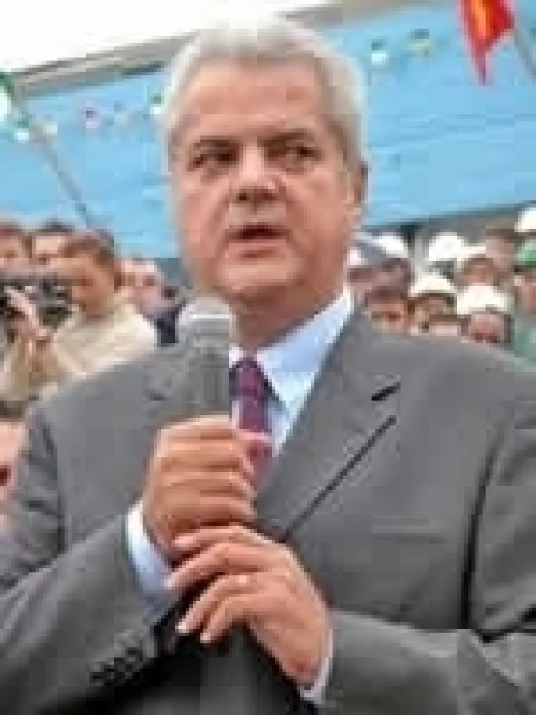 Adrian Nastase coace guvernul care nu creste