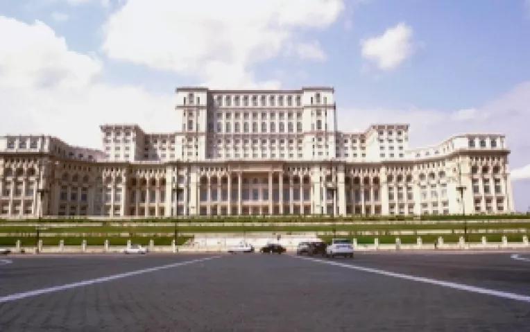 Adrian Nastase este revoltat de impertinenta mostenitorilor arhitectei Anca Petrescu