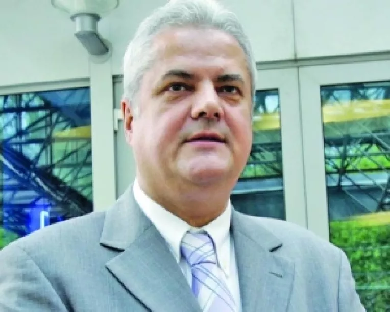 Adrian Nastase sustine ca "Romania are un presedinte ridicol":
"Basescu a ajuns un distrugator de institutii, de partide, de oameni"