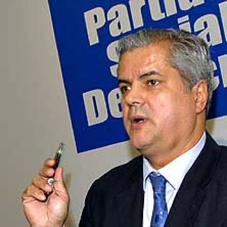 Adrian Nastase vrea sa revina la guvernare in cel mult un an