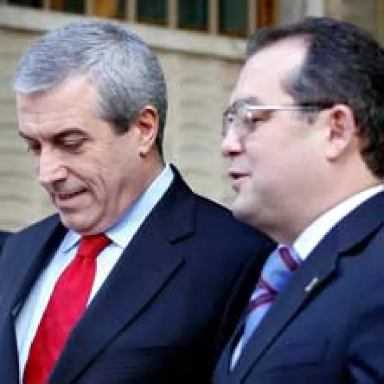 Alianta isi spala rufele in familie restransa