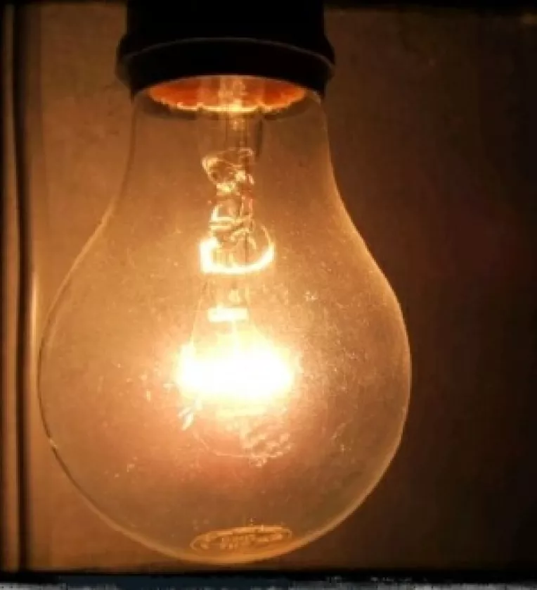 ANRE vrea licitatii pentru alegerea furnizorilor de electricitate pentru comsumatorii casnici