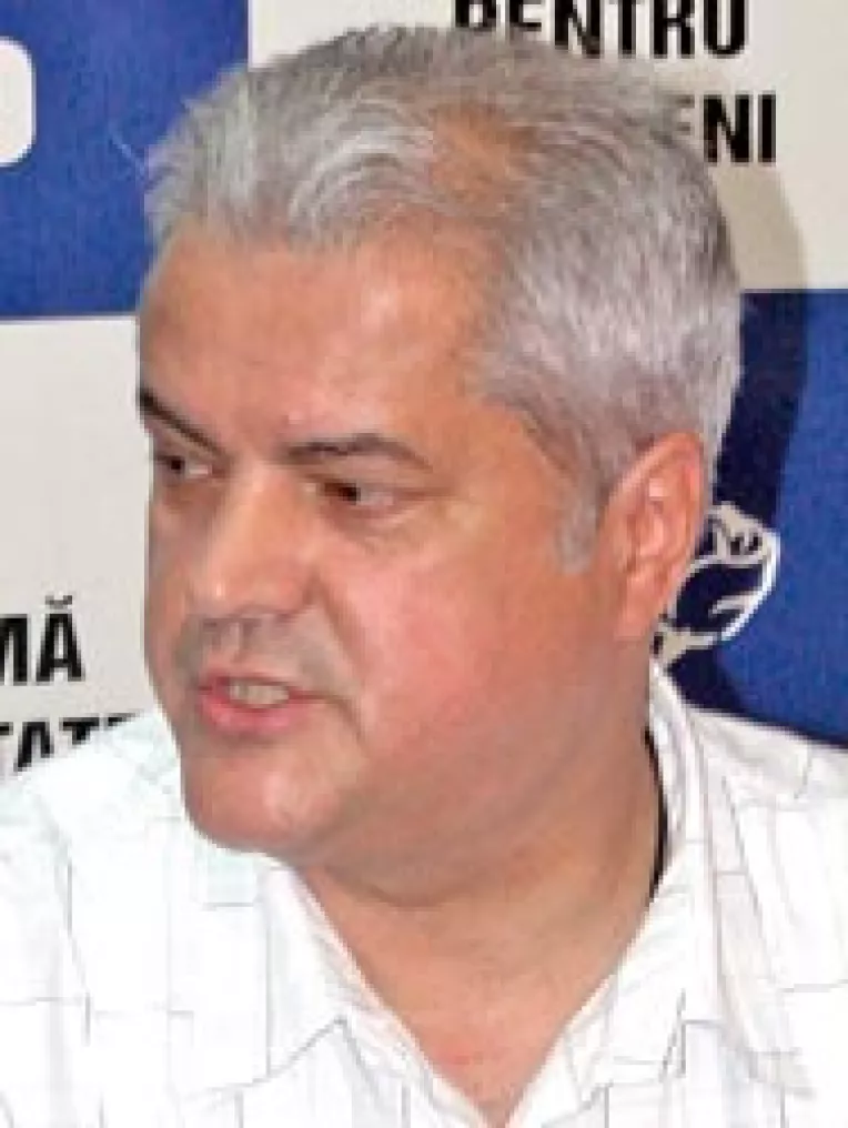 Aripa lui Nastase, despre care Diaconescu nu stie nimic, cere congres extraordinar