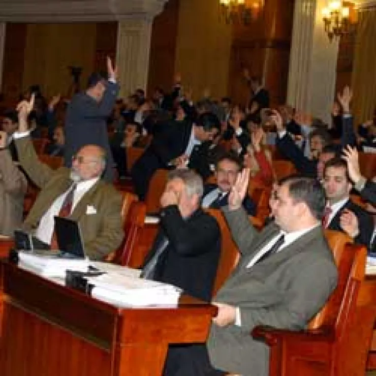 Banii lui Ceausescu, sub lupa Parlamentului!