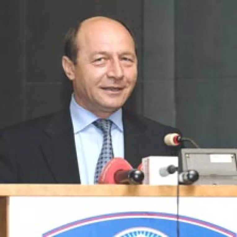 Basescu cere schimbarea mentalitatilor in justitie