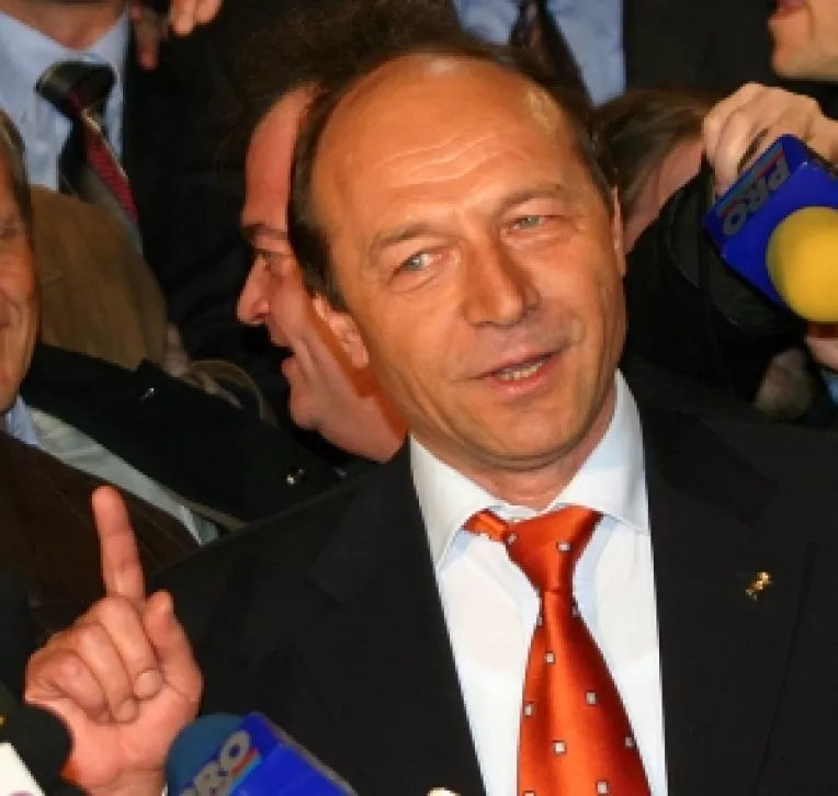 Basescu cere sesiune extraordinara pentru Nastase si Mitrea