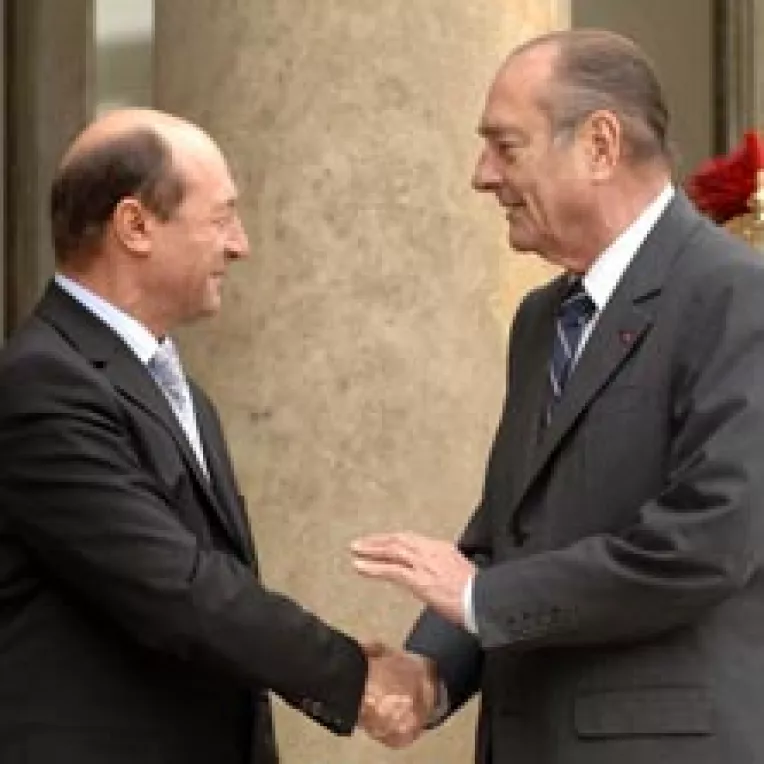 Basescu impinge anticipatele la mijlocul anului viitor