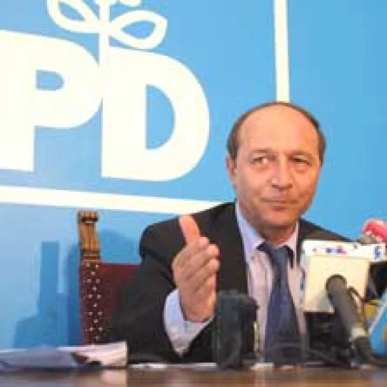 Basescu le-a vorbit popularilor europeni cu sigla PD in spate