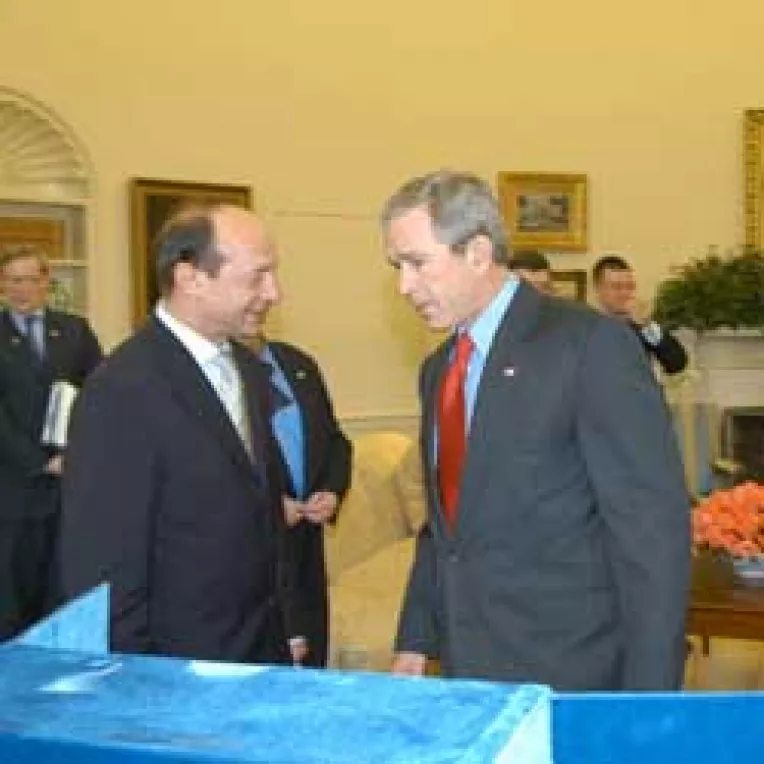 Basescu s-a intalnit cu Bush si la telefon
