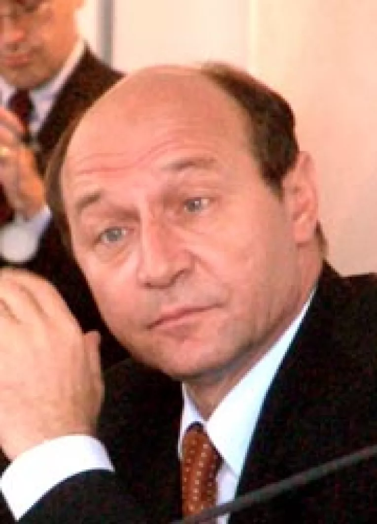 Basescu si Tariceanu se bat in consultari cu partidele politice