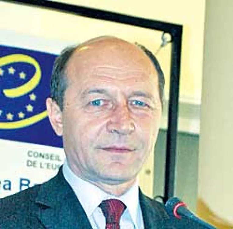 Basescu vrea consultari cu partidele parlamentare