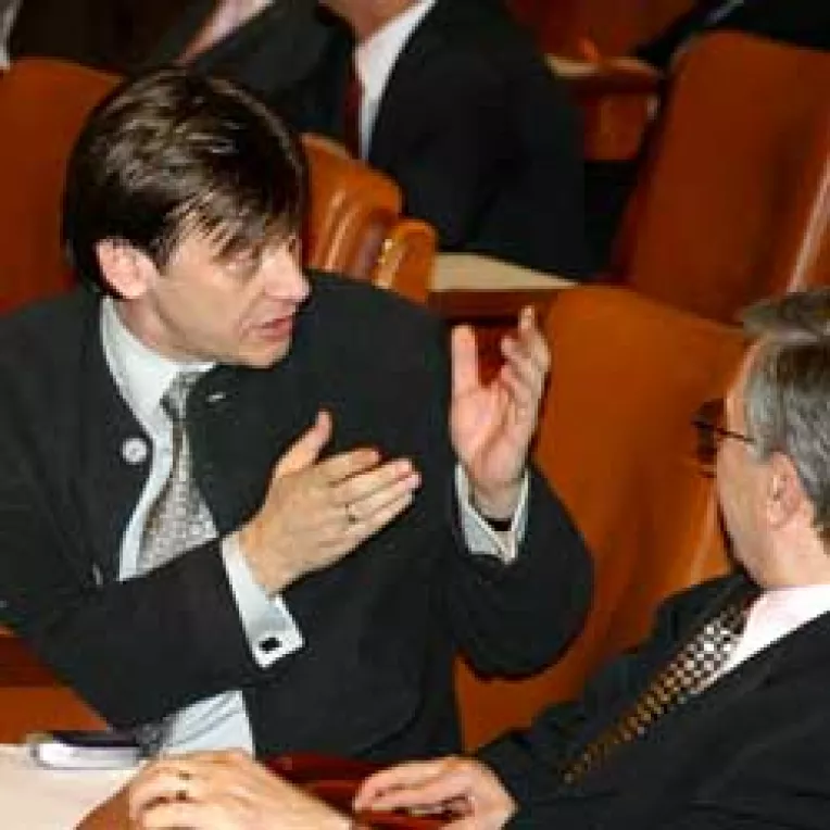 Bataie pe fotoliile din conducerea PNL