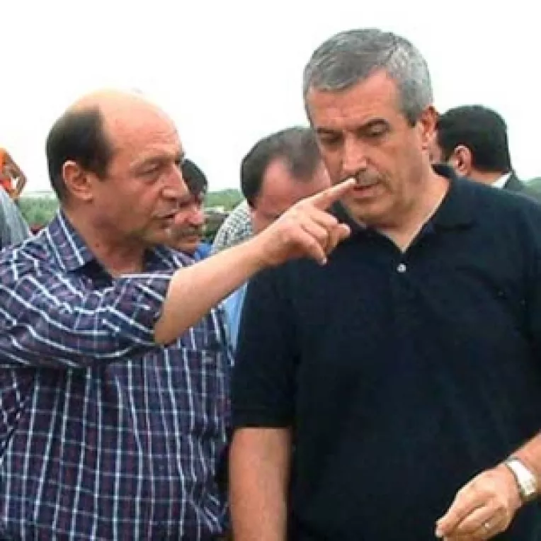 BBC: "Doi baieti care s-au luat la bataie in curtea scolii"