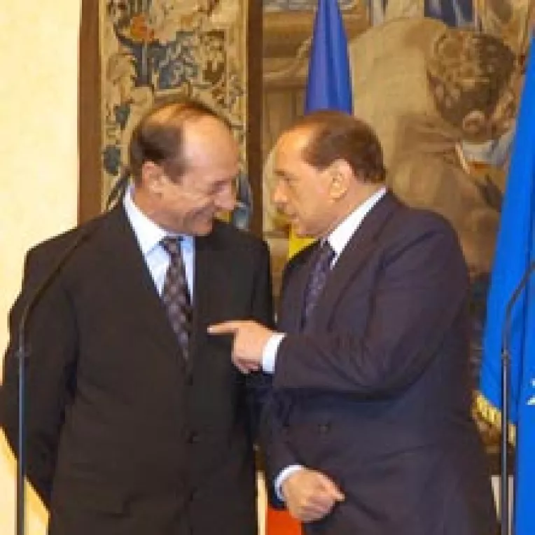 Berlusconi lauda frumusetea romancelor