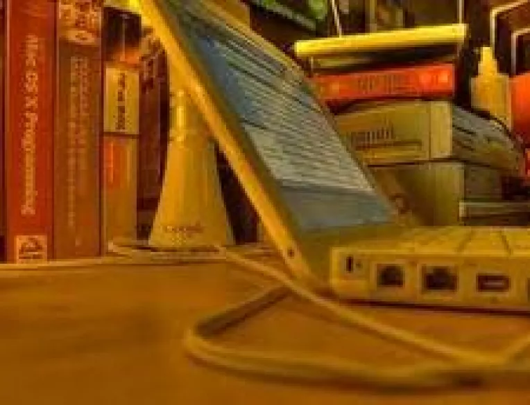 Biblioteca versus computer: Internetul ca sursa de documentare