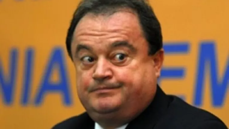 Blaga: "Nu consiliile judetene, ci primariile trebuie sa fie beneficiarele descentralizarii"