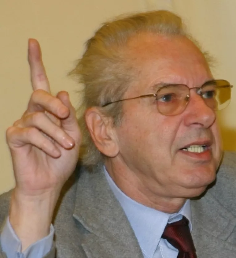 Bolcas: La locale se va vota o femeie gonflabila, pentru ca functia de presedinte de CJ e goala