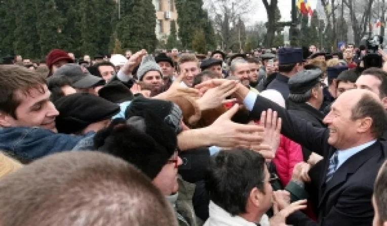 Bucurestenii raman aproape de Basescu