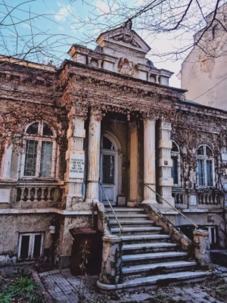 Casa superba in care a locuit Constantin Tanase, pe strada Putul cu Plopi din Bucuresti