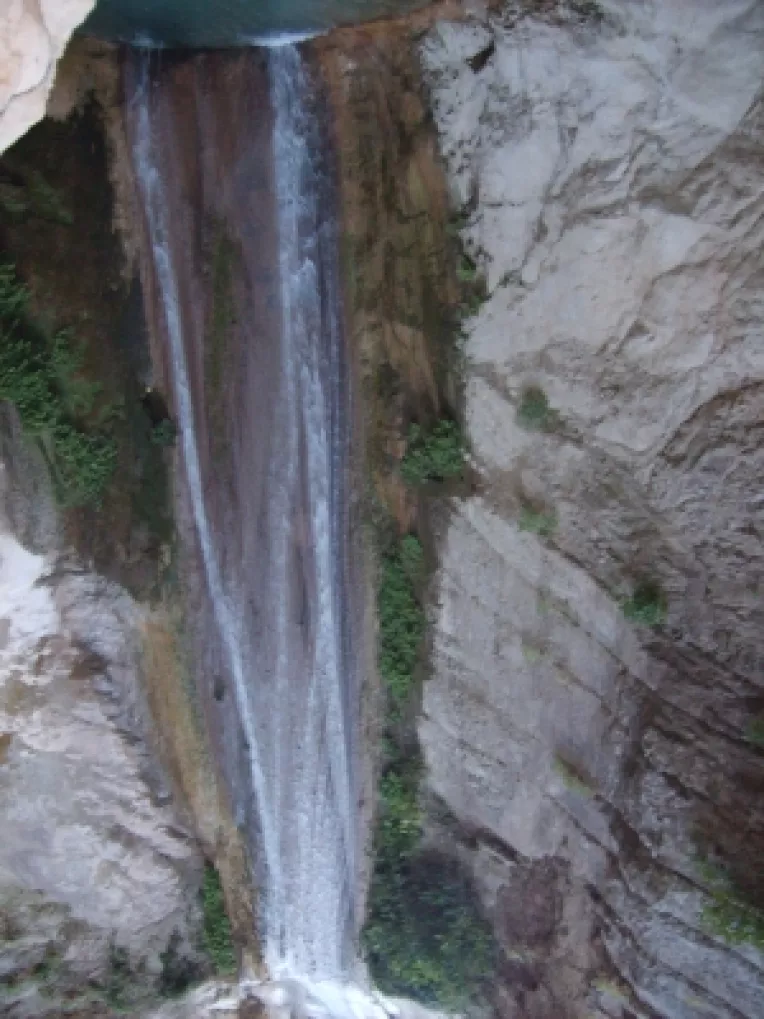 Cascada Dimosari din Insula Lefkada, un loc superb care merita vizitat