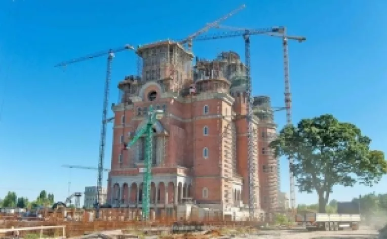 Catedrala Mantuirii Neamului a ajuns la nivelul 91 de metri!