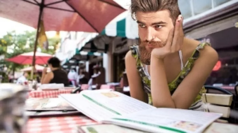 Cei care nu stiu sa imbine cu talent iertarea si iubirea de gay sunt trimisi la colt pe coji de nuca