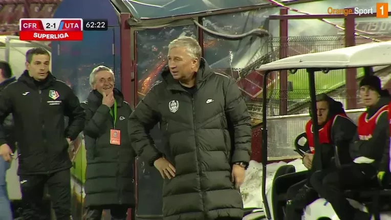 CFR Cluj - UTA Arad 2-1. Penalty ratat, fault oribil, de rosu, si victorie pentru Petrescu