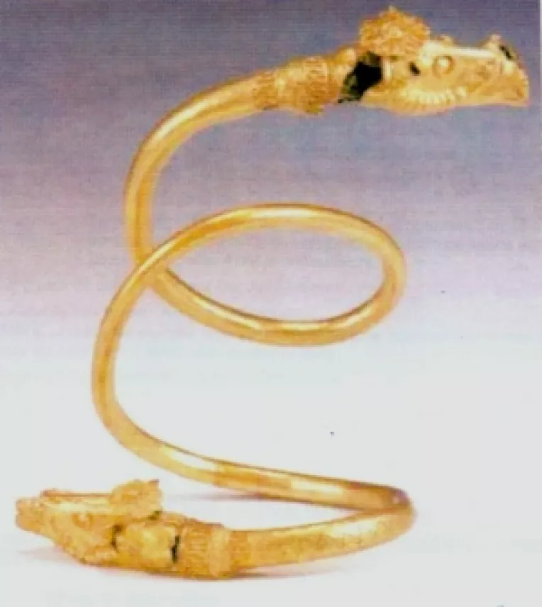 Cine decide discretionar soarta Romaniei: Monstrul bicefal Traian si Elena