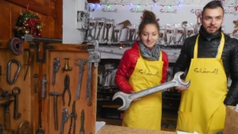 Ciocolata inedita, sub forma de scule, la Bucharest Christmas Market de la Universitate