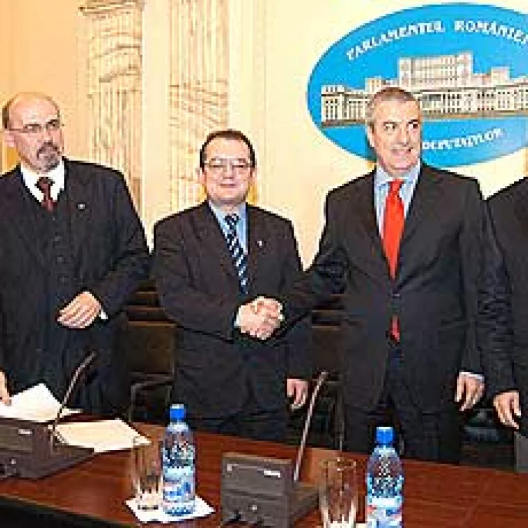 Coalitia strange randurile