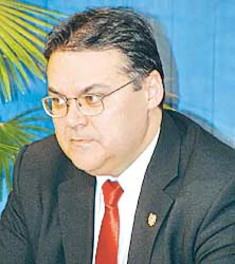 "Comanici si cei exclusi din partid reprezinta doar trecutul"