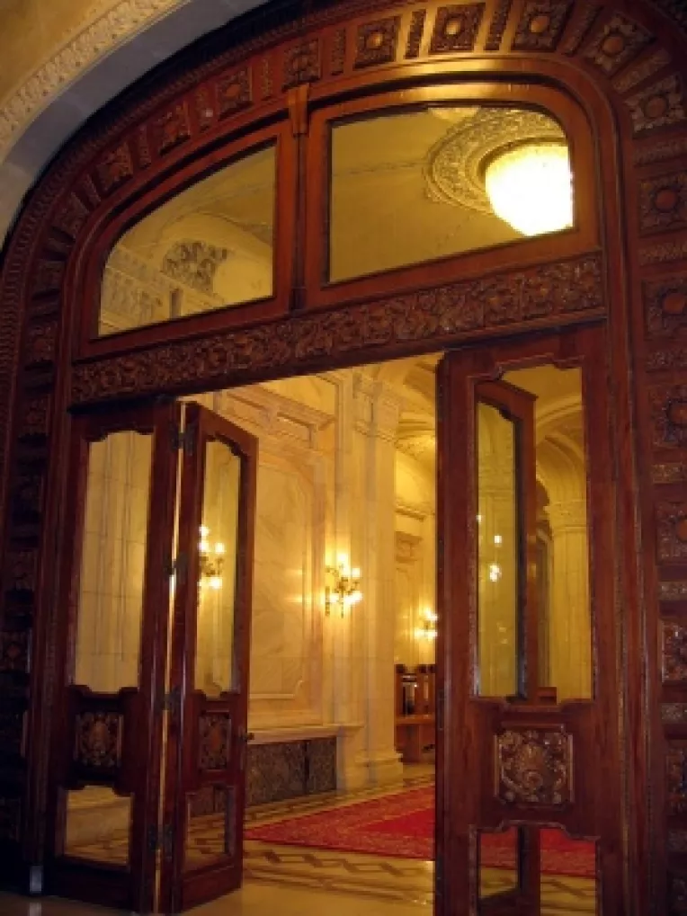 Comisia parlamentara de ancheta pentru verificarea fondurilor publice cheltuite de Ministerul Turismului se intruneste marti