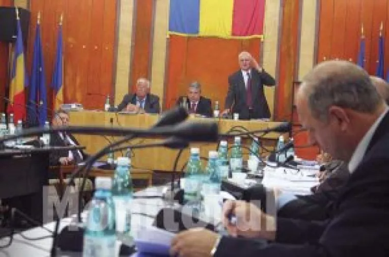 Consilierii locali ajuta Apa Canal

 

O decizie deloc... furtunoasa