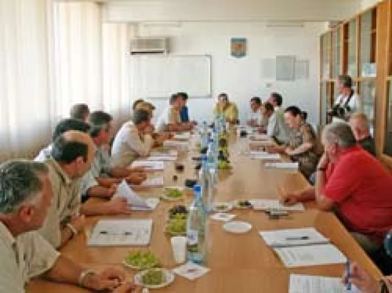 Consilierii locali din Mangalia s-au razboit la sedinta cu ziaristii denigratori