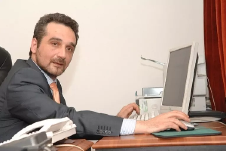 Consilierul prezidential Sebastian Lazaroiu crede ca atacul lansat de Mircea Geoana are o logica