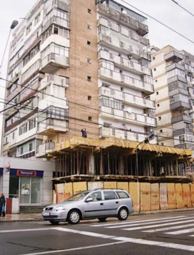 Constructii cu polemici