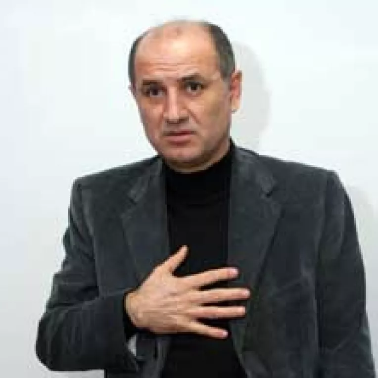 Copos, alergat pe holurile Parlamentului