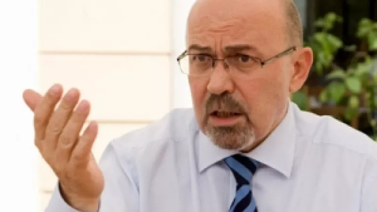 Crin Antonescu: demisia intregului Guvern, Marko Bela: non-combat pana la prezidentiale