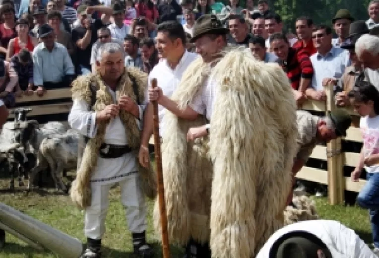 Crin Atonescu: "Nu vreau sa folosesc practicile vechi ale candidatilor de pana acum"