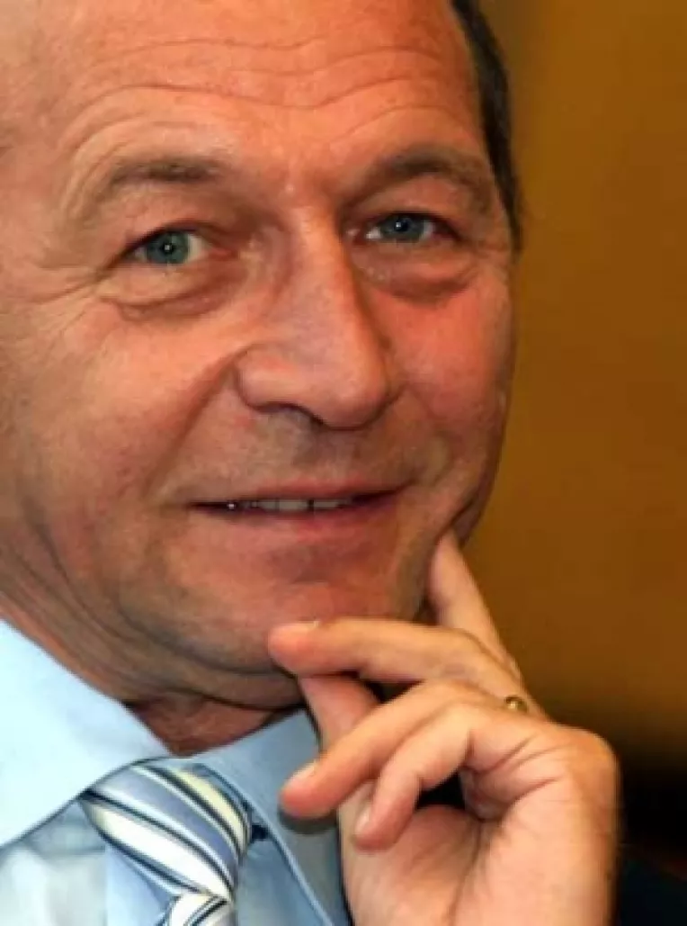 Cu o vorba, o privire sau un dans, Traian Basescu a satisfacut 180 de femei