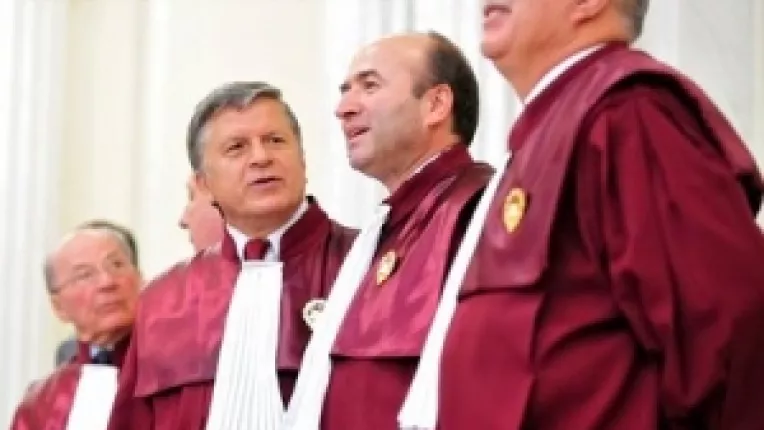 Curtea Constitutionala a Romaniei: "Asumarea raspunderii Guvernului pe Legea Educatiei este neconstitutionala"