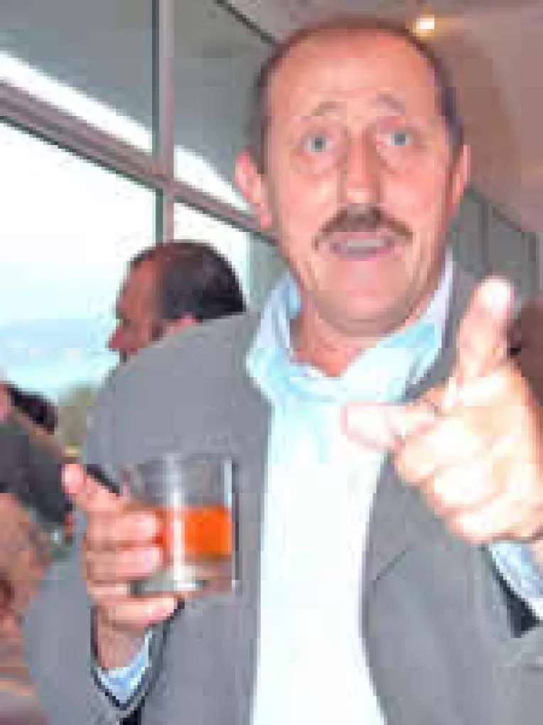 De 1 Aprilie, Dontu vrea sa pacaleasca politica