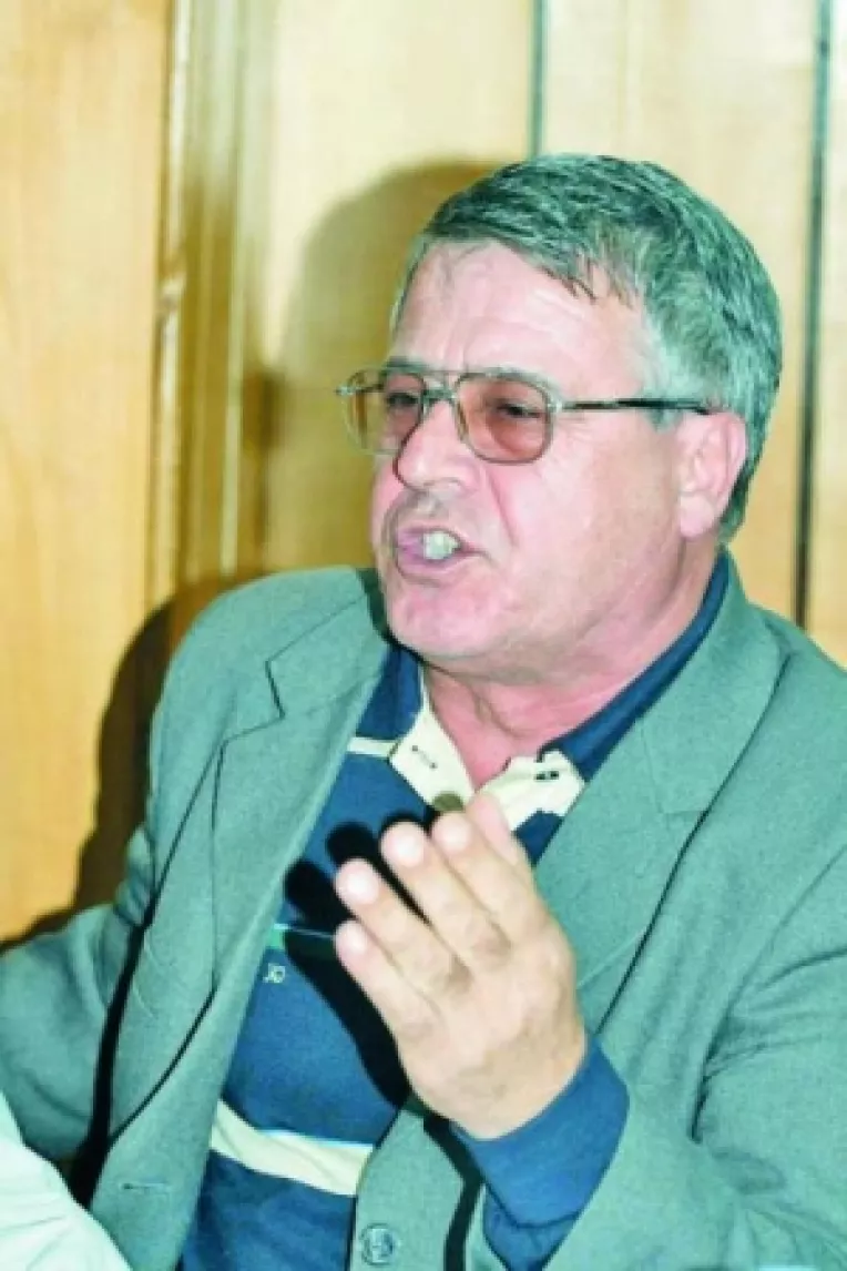 De 1 aprilie, Sponte, pus sef la Cadastru in locul lui Learciu