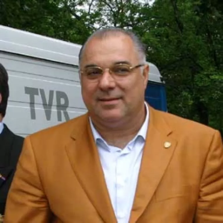 Democratii il tin la foc mic pe senatorul Marinescu
