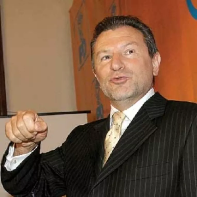 Democratii nu ies de la guvernare decat imbranciti